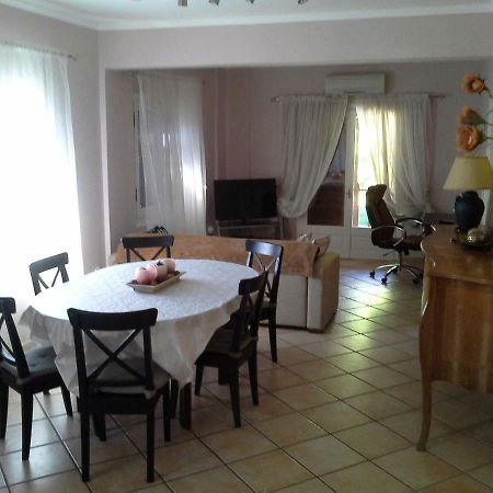 Beachfront Home For 8, Kalifteri Beach, อาฟิสโซส ภายนอก รูปภาพ