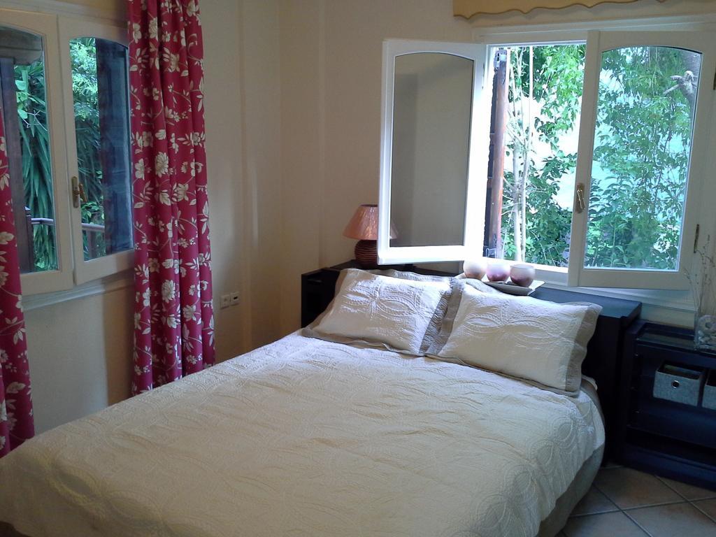 Beachfront Home For 8, Kalifteri Beach, อาฟิสโซส ภายนอก รูปภาพ