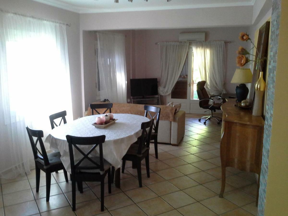 Beachfront Home For 8, Kalifteri Beach, อาฟิสโซส ภายนอก รูปภาพ