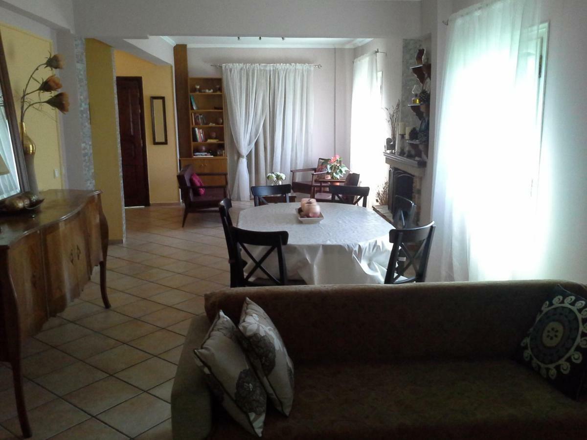 Beachfront Home For 8, Kalifteri Beach, อาฟิสโซส ภายนอก รูปภาพ
